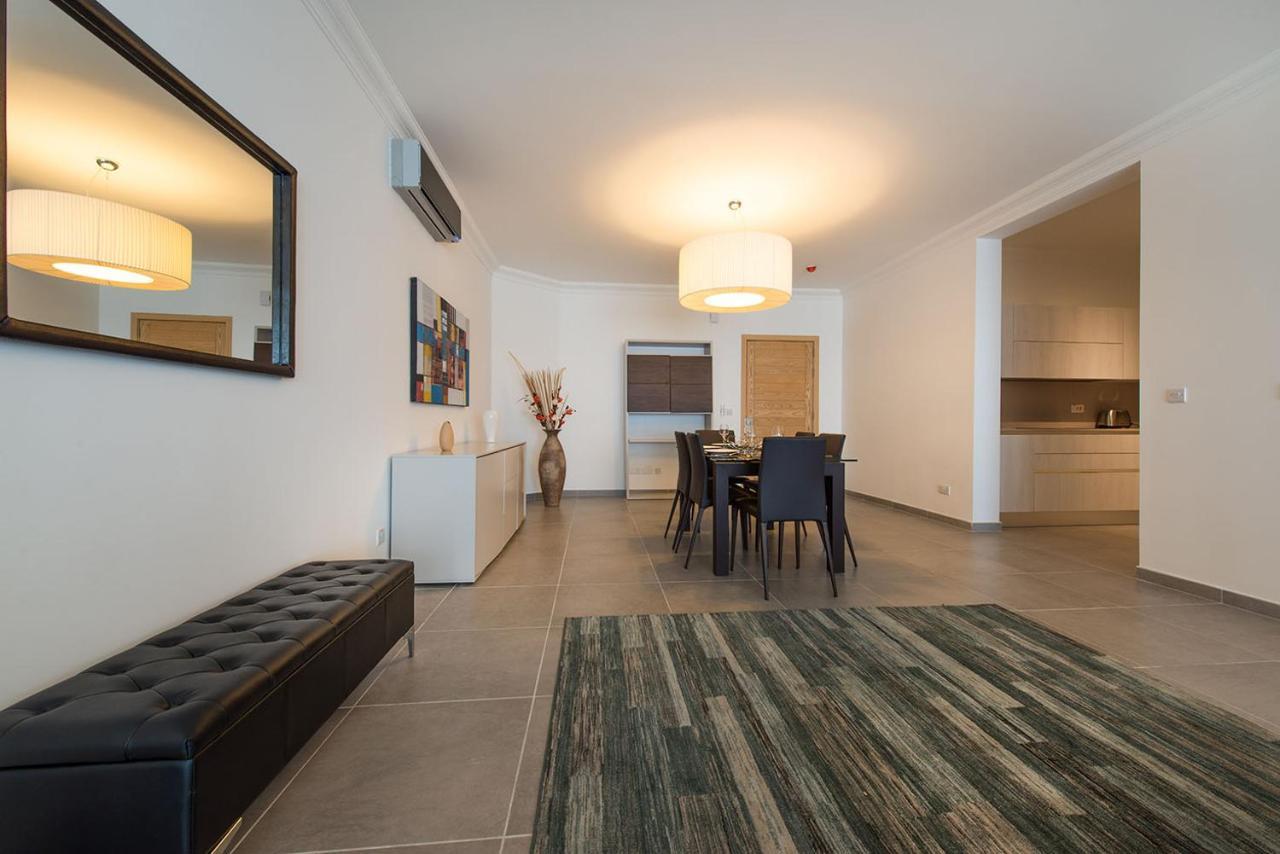Seafront Luxury Apartment With Pool سليمة المظهر الخارجي الصورة