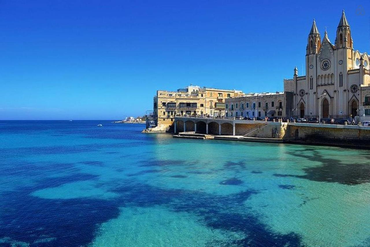 Seafront Luxury Apartment With Pool سليمة المظهر الخارجي الصورة