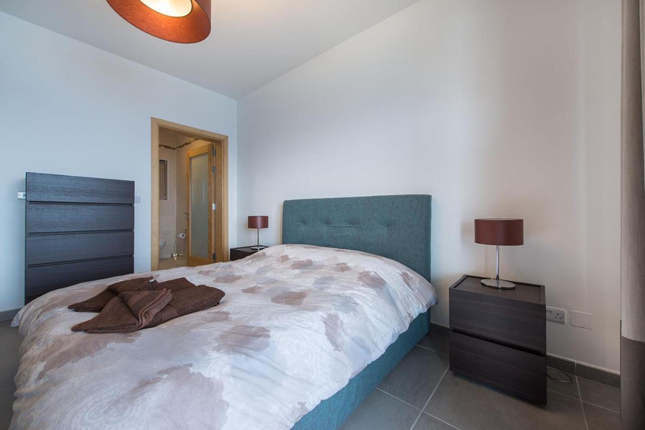 Seafront Luxury Apartment With Pool سليمة المظهر الخارجي الصورة