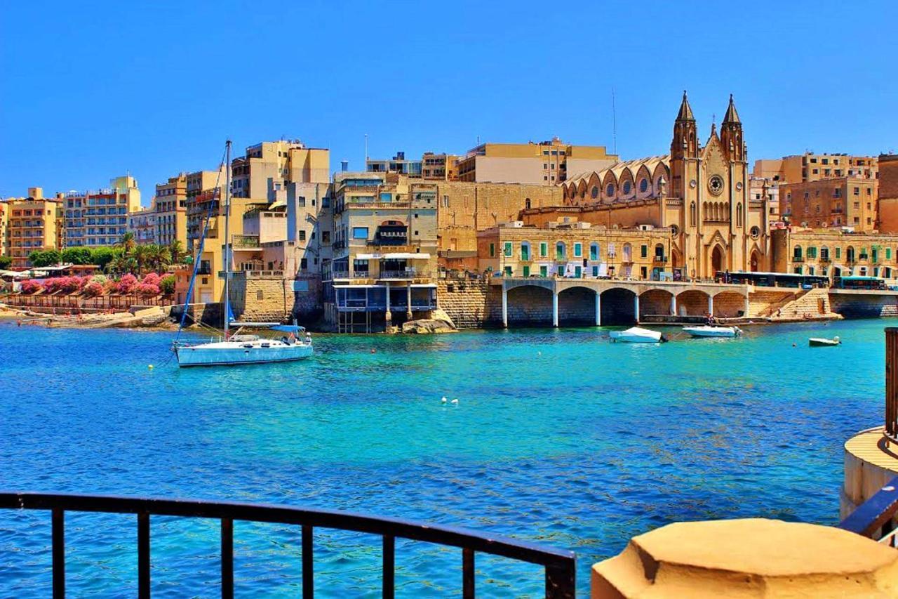 Seafront Luxury Apartment With Pool سليمة المظهر الخارجي الصورة