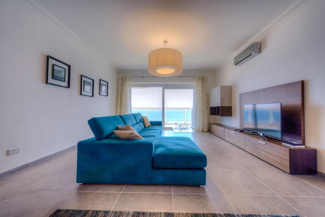 Seafront Luxury Apartment With Pool سليمة المظهر الخارجي الصورة
