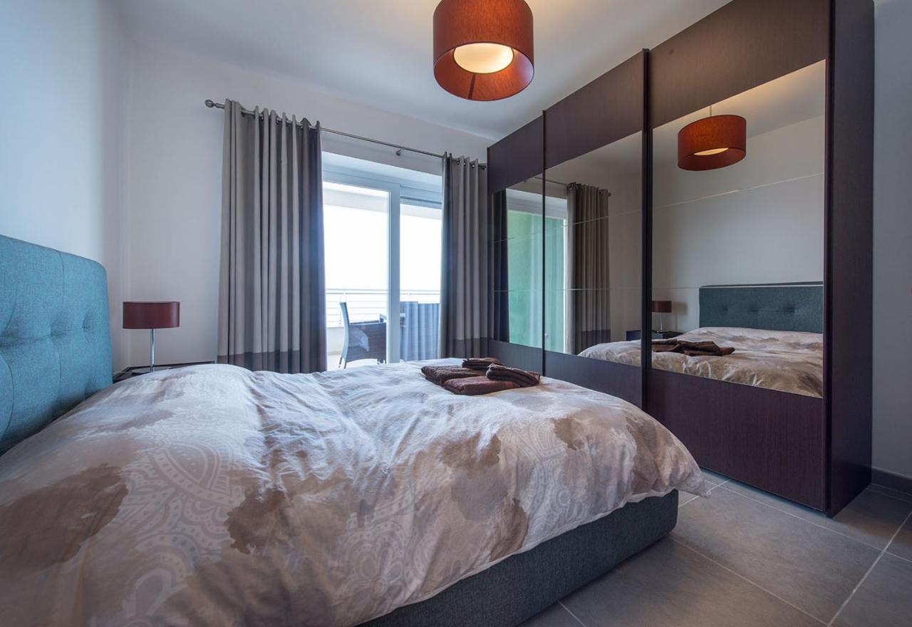 Seafront Luxury Apartment With Pool سليمة المظهر الخارجي الصورة