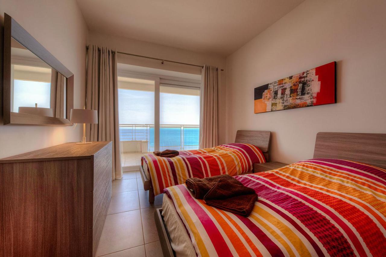 Seafront Luxury Apartment With Pool سليمة المظهر الخارجي الصورة