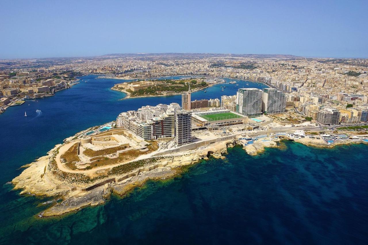 Seafront Luxury Apartment With Pool سليمة المظهر الخارجي الصورة