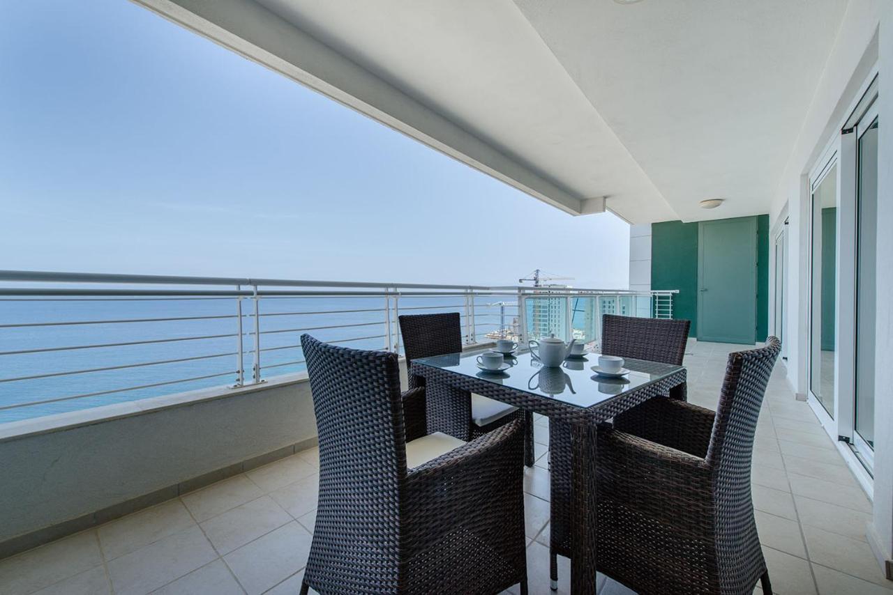 Seafront Luxury Apartment With Pool سليمة المظهر الخارجي الصورة