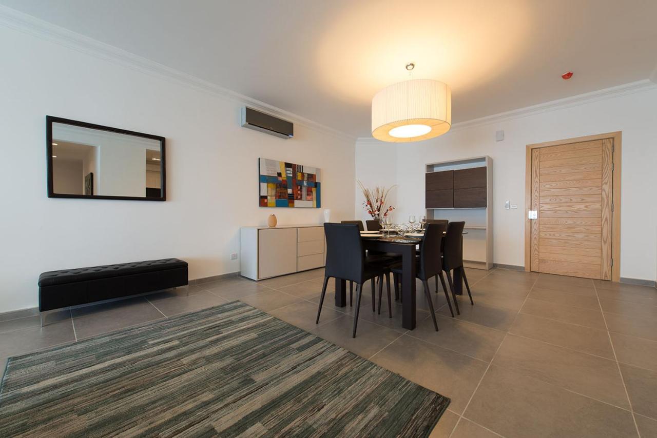 Seafront Luxury Apartment With Pool سليمة المظهر الخارجي الصورة