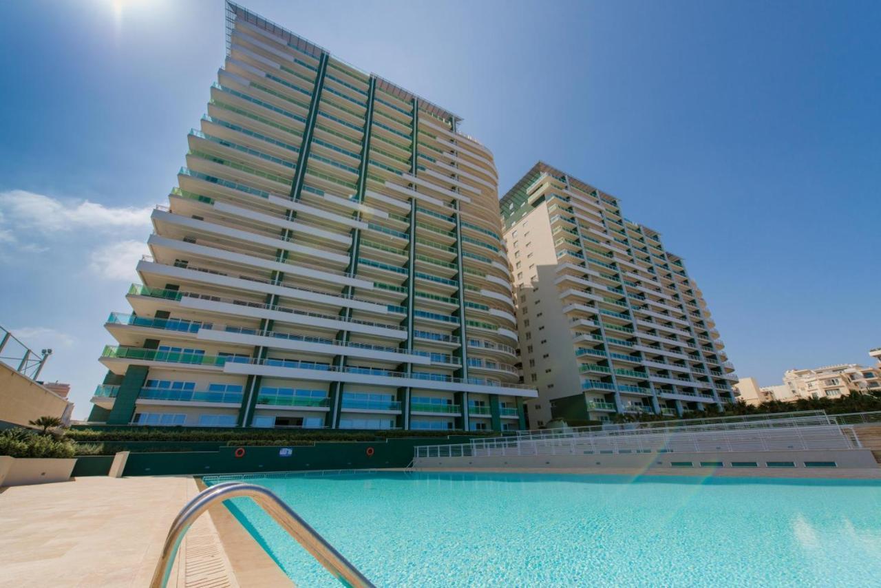 Seafront Luxury Apartment With Pool سليمة المظهر الخارجي الصورة
