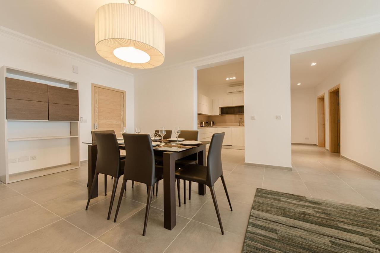 Seafront Luxury Apartment With Pool سليمة المظهر الخارجي الصورة