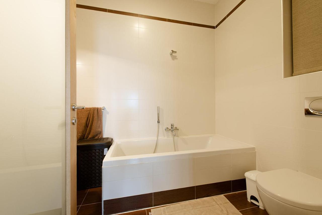 Seafront Luxury Apartment With Pool سليمة المظهر الخارجي الصورة